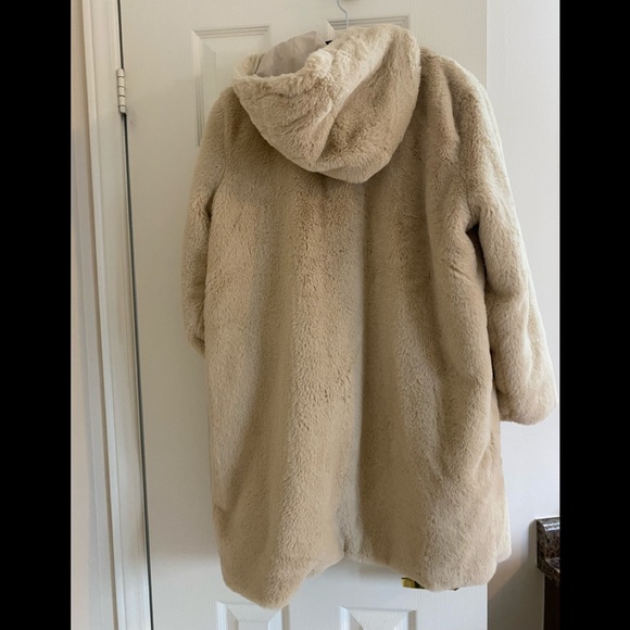 Zara faux fur coat with hoodie - Picture 2 of 3